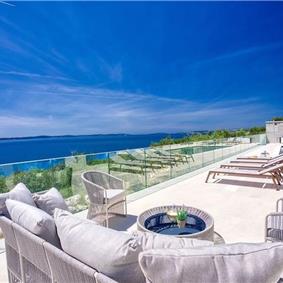 4-Bedroom Villa with heated pool and sea view, near Podstrana, sleeps 8